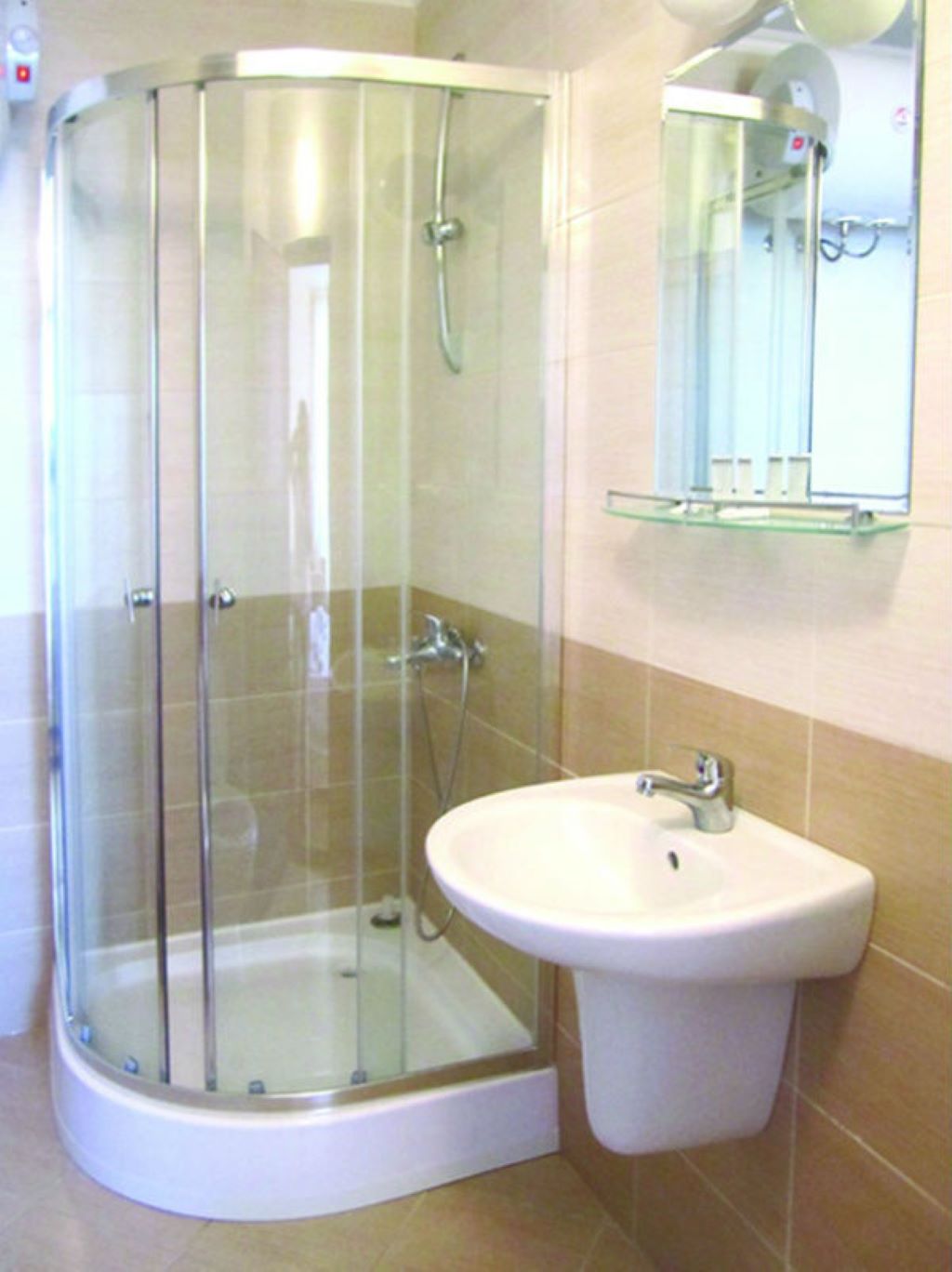 Coop hotel kupatilo.jpg