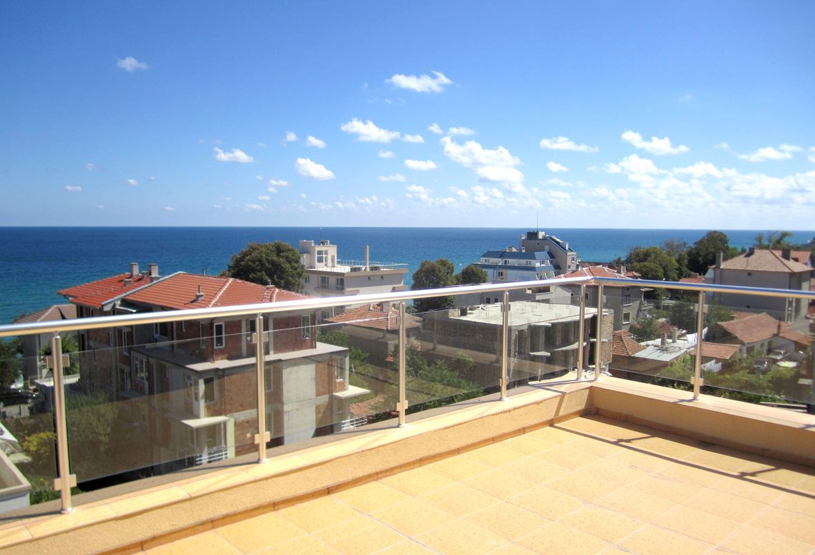 Coop hotel terasa pogled.jpg