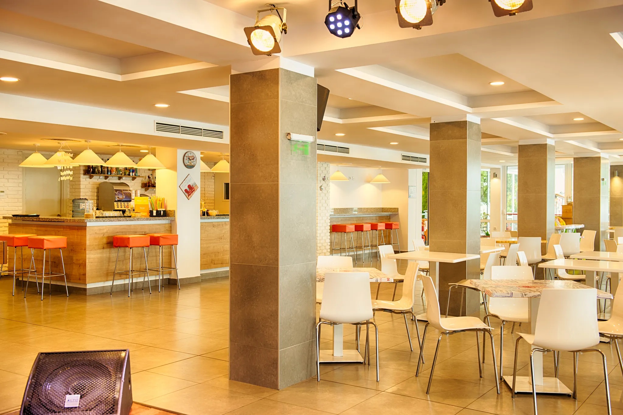 AluaSun Helios Beach-Bar.jpg