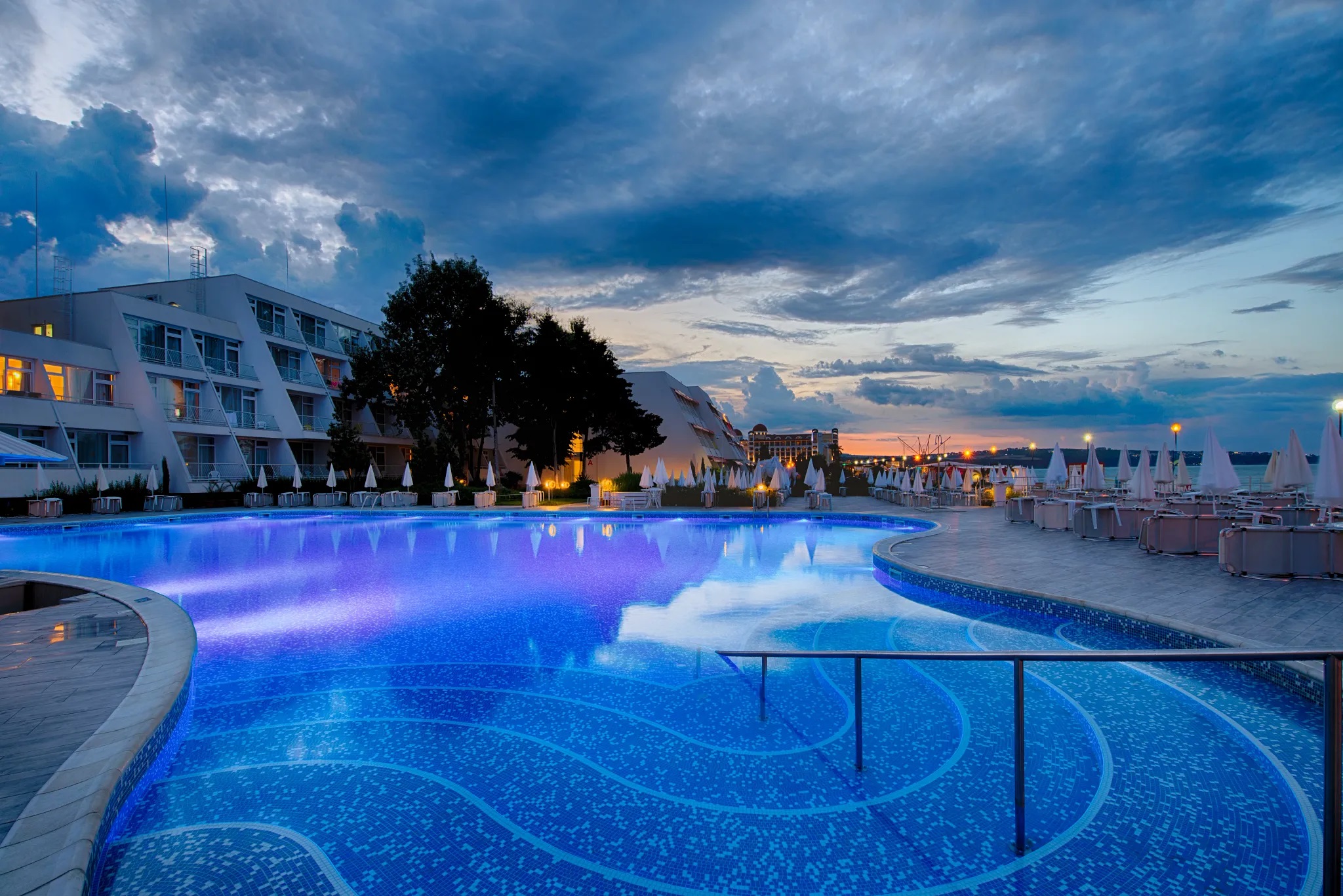 AluaSun Helios Beach-Bazen.jpg