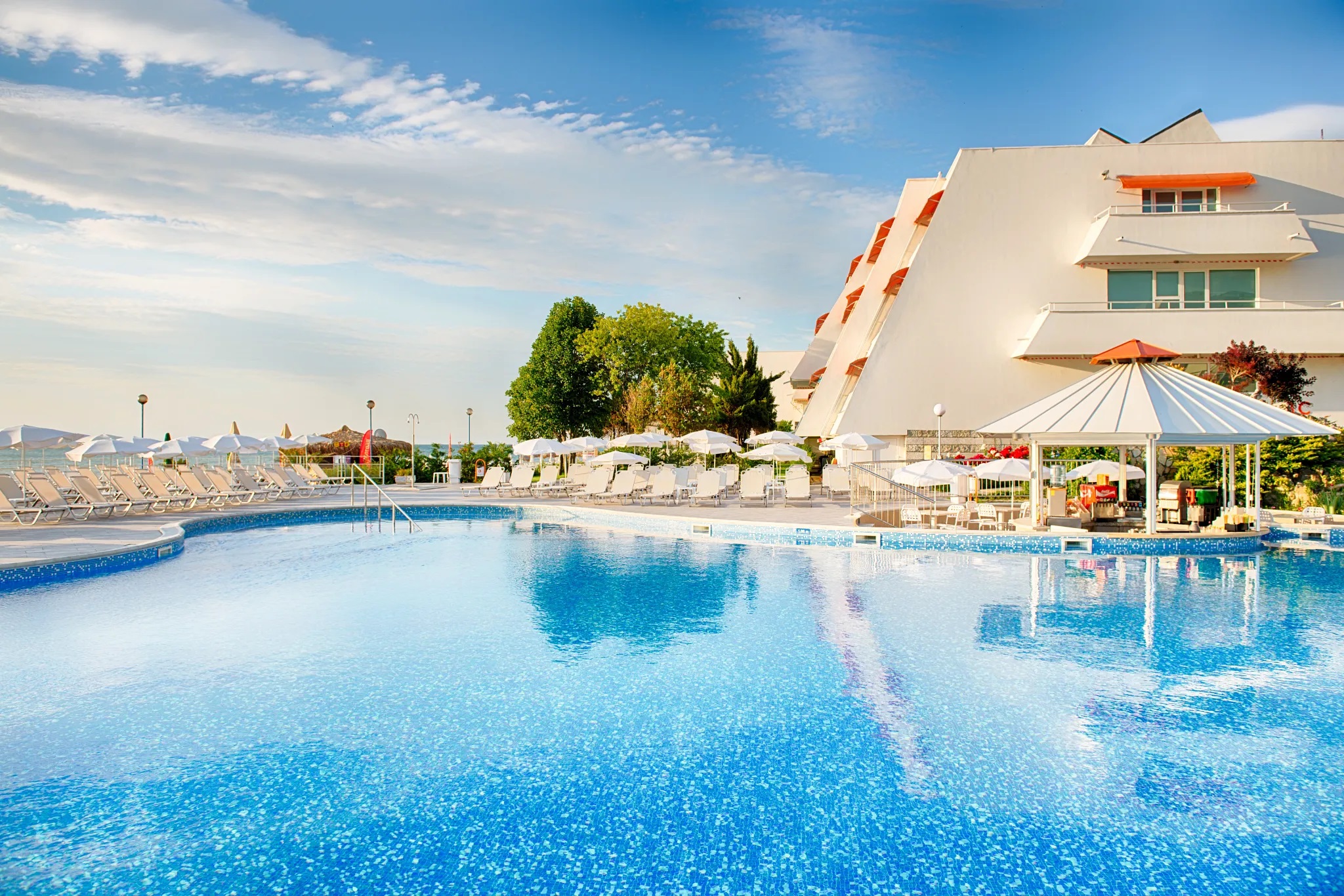 Hotel AluaSun Helios Beach-Bazen.jpg