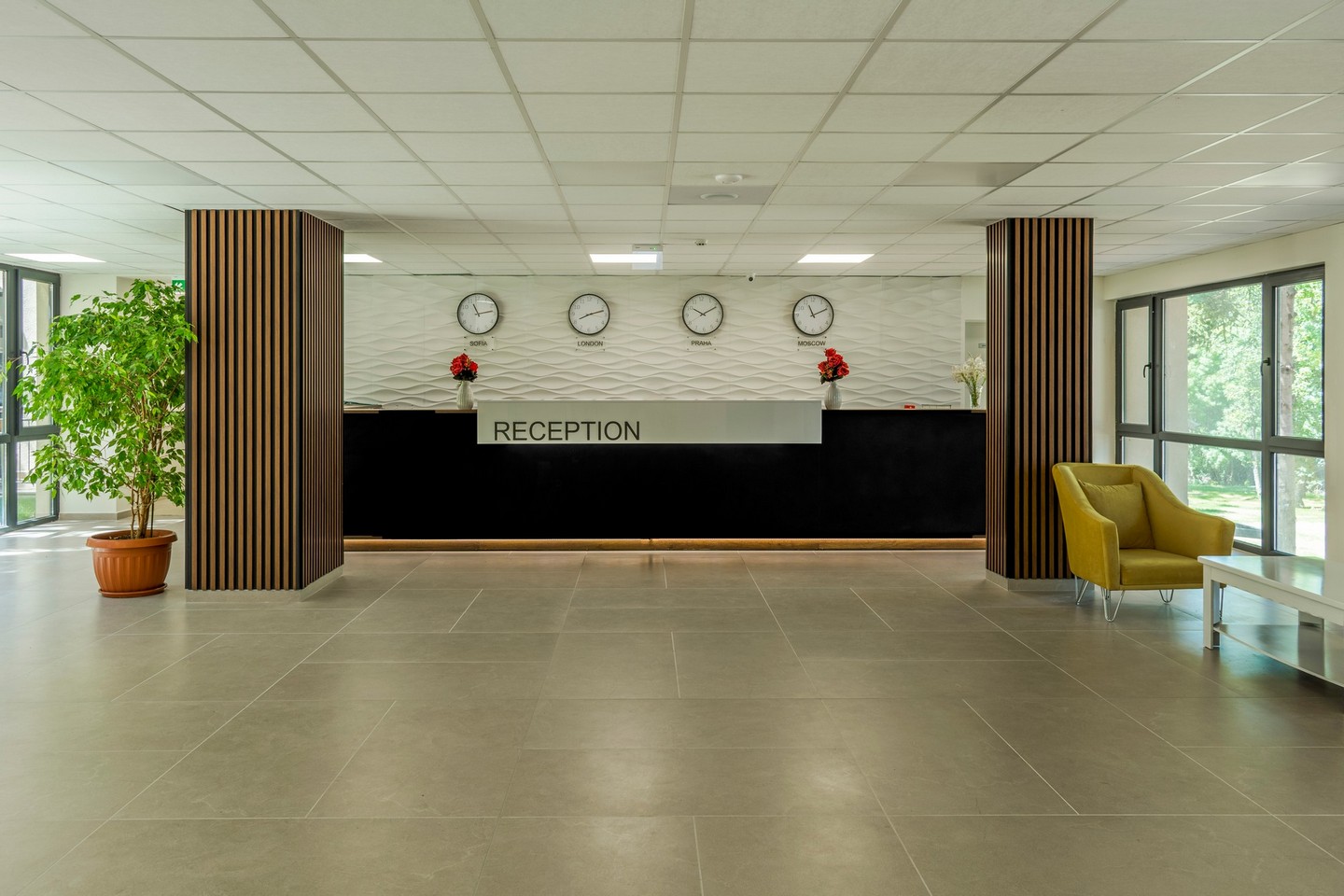 Queen Nelly Park Hotel-Recepcija.jpg