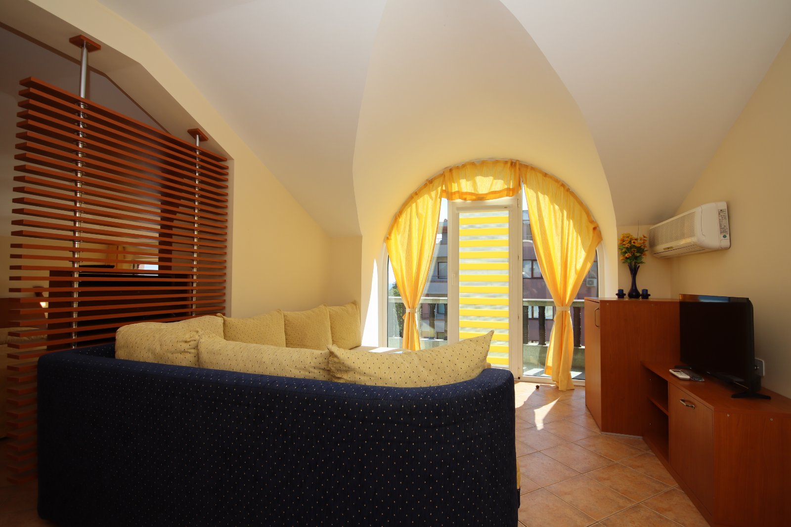 Continental Kiten-Studio.jpg