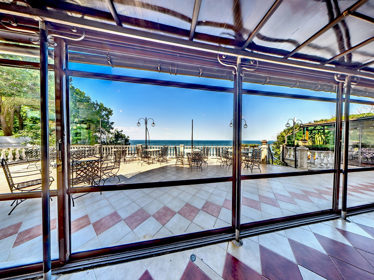 Hotel Continental Kiten-Terasa restorana.jpg
