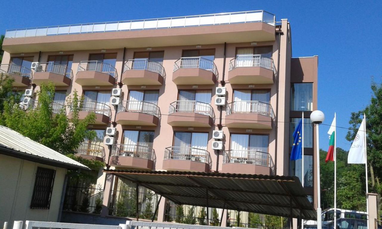 Hotel Vega-Hotel spolja.jpg