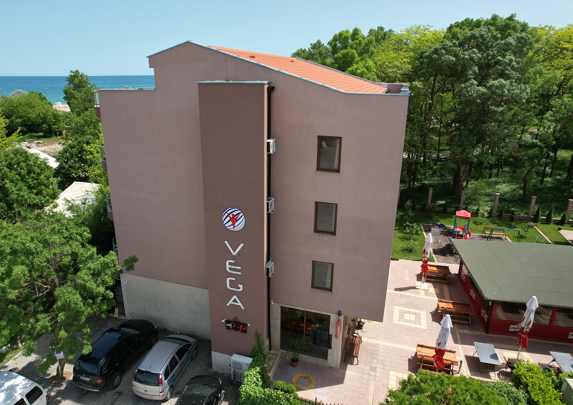 Vega Hotel-Zgrada hotela.jpg