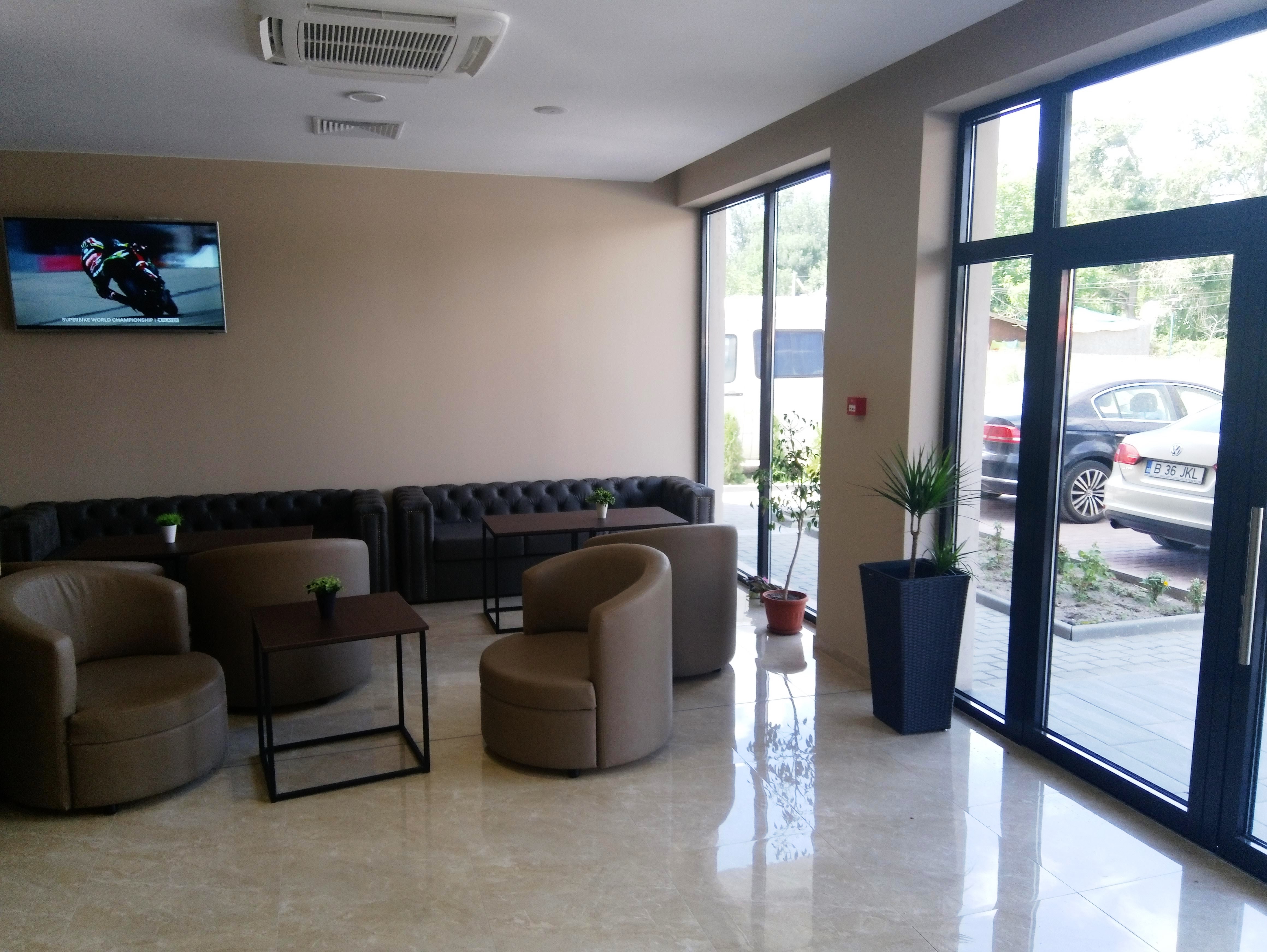 Hotel Magnific-Lobby.jpg