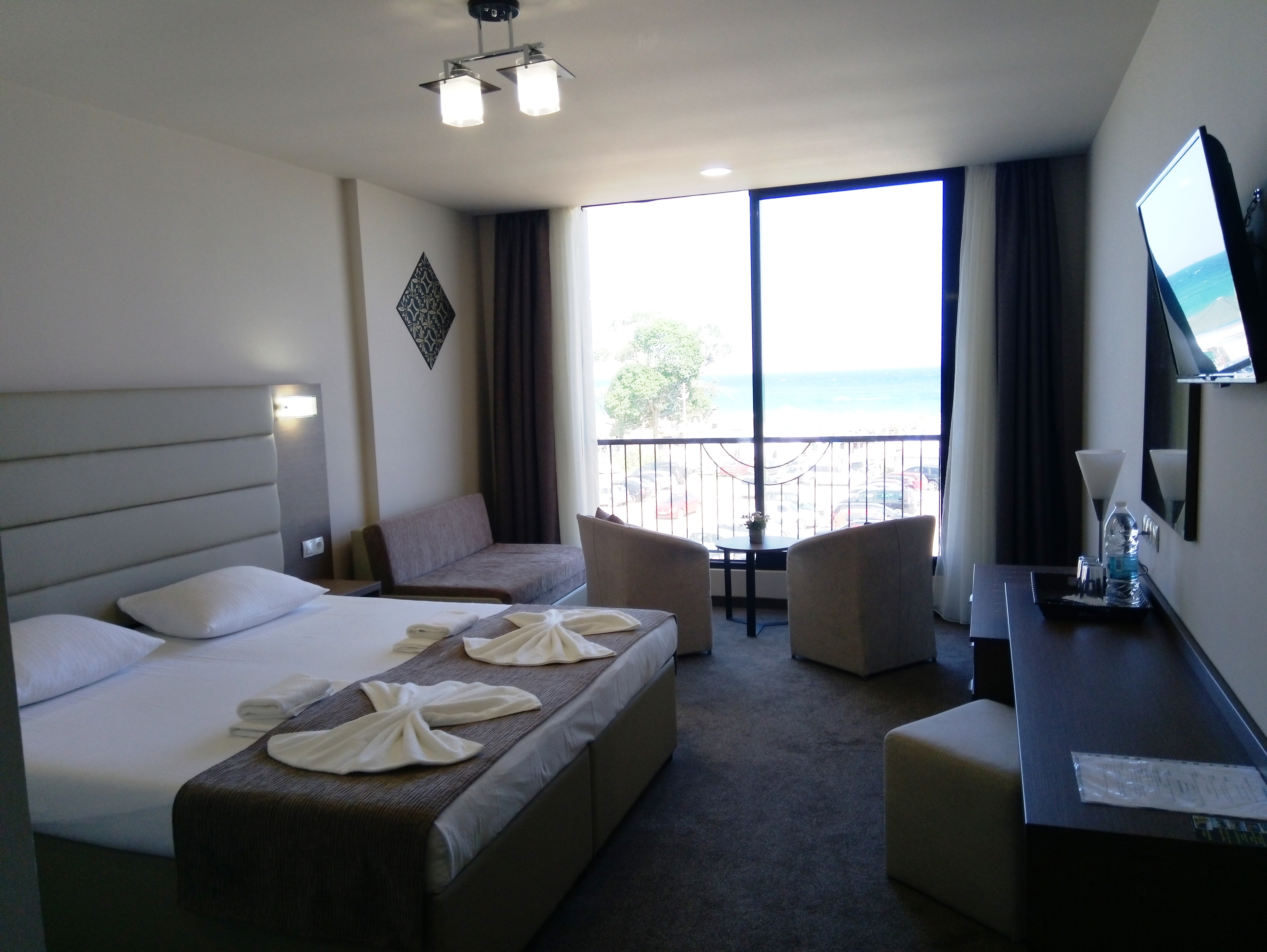 Hotel Magnific-Standardna soba pogled more.jpg