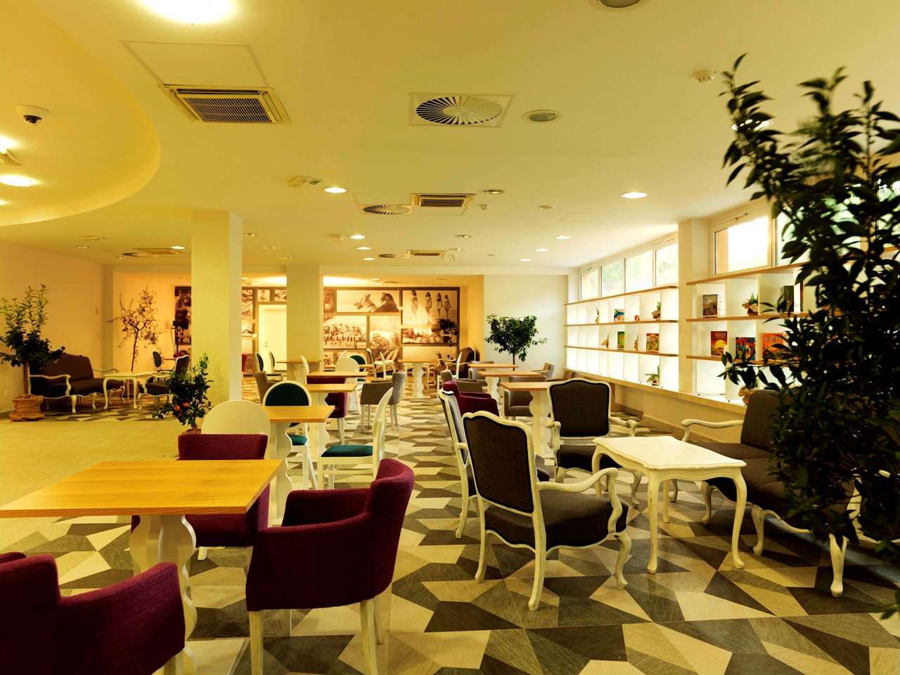 Mirna Hotel-Lobby.jpg