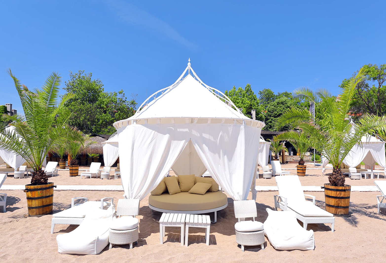 Oasis Apart Hotel-Plaza.jpg