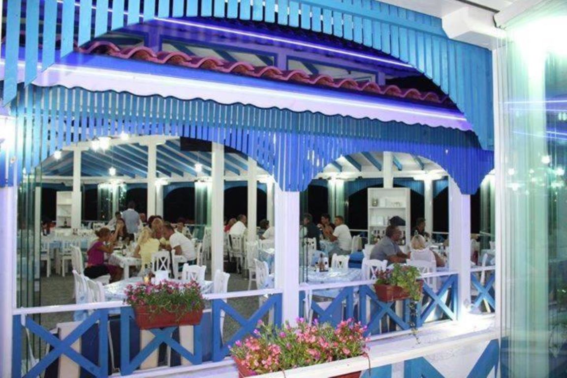 Hotel Paros restoran.jpg