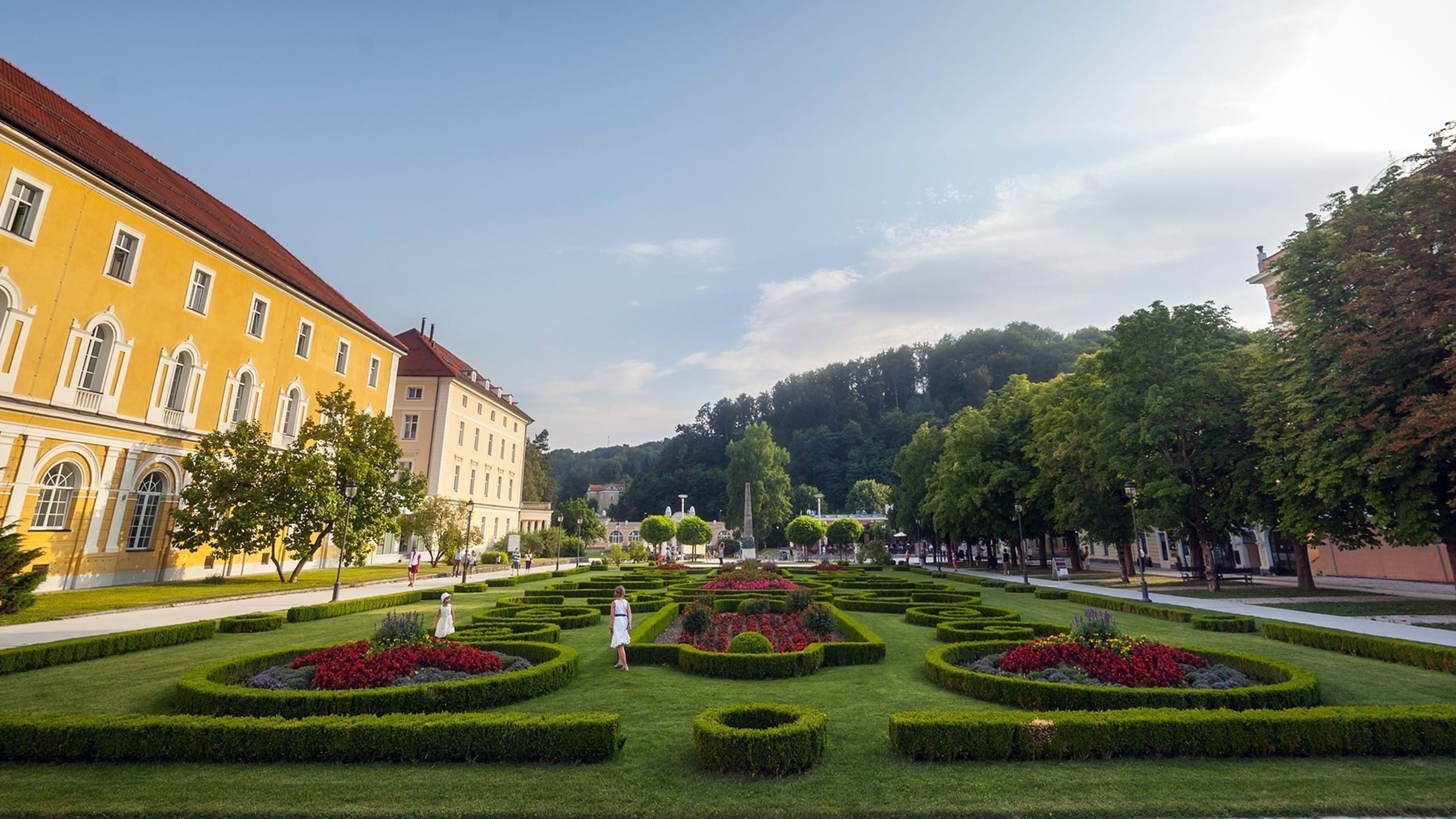 Atlantida Boutique Hotel-Park.jpg