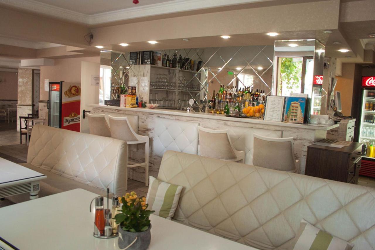 Zeus hotel bar.jpg