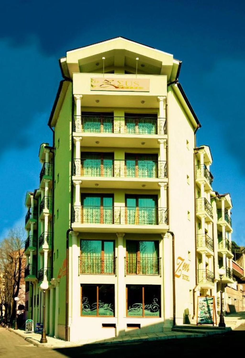 Zeus hotel.jpg
