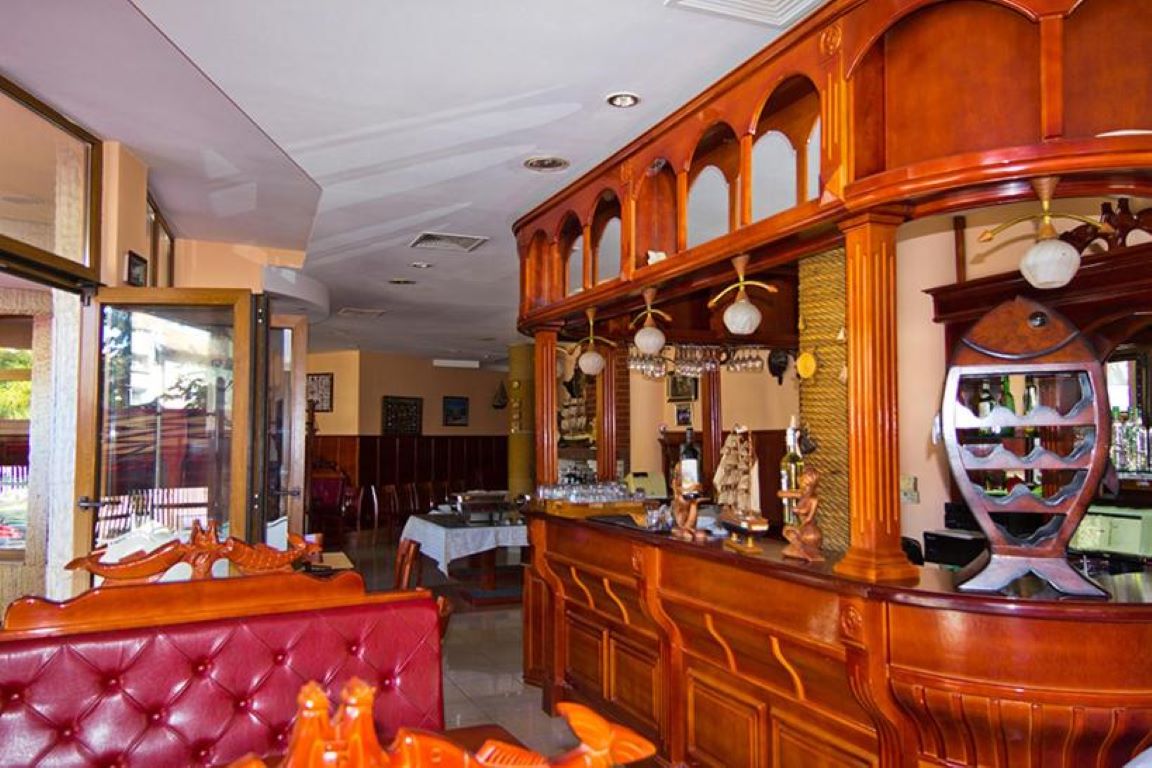 Manz II hotel bar.jpg