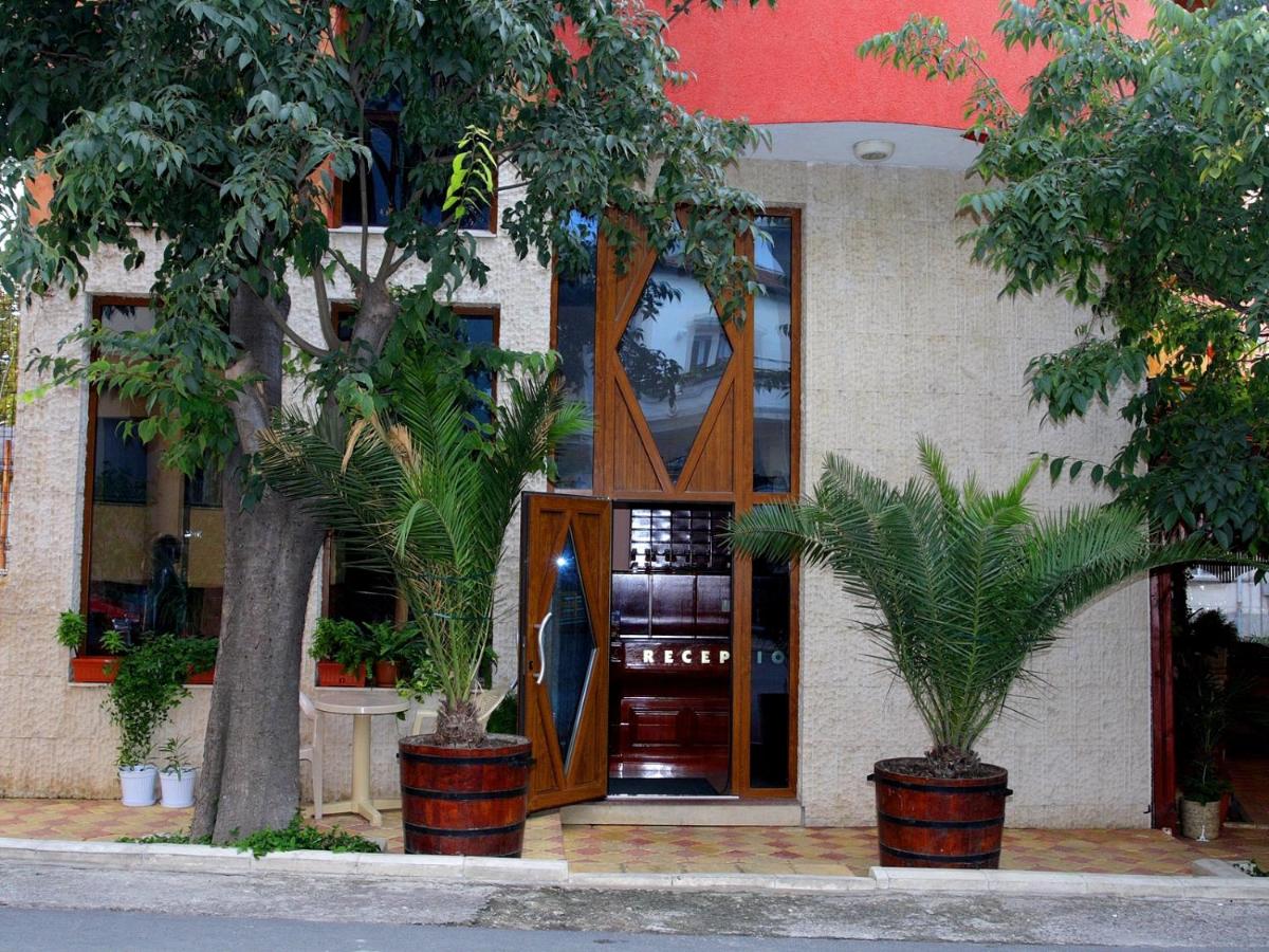 Manz II hotel ulaz.jpg