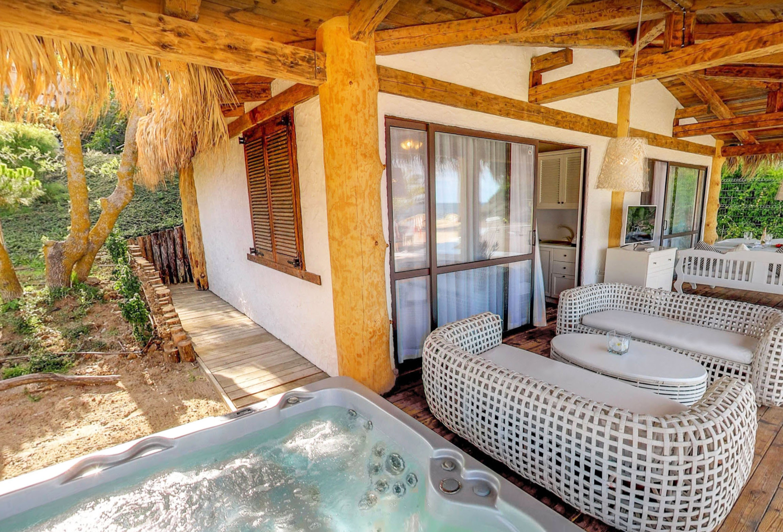 Hotel Oasis Premium Apart-Bungalov na plazi.jpg
