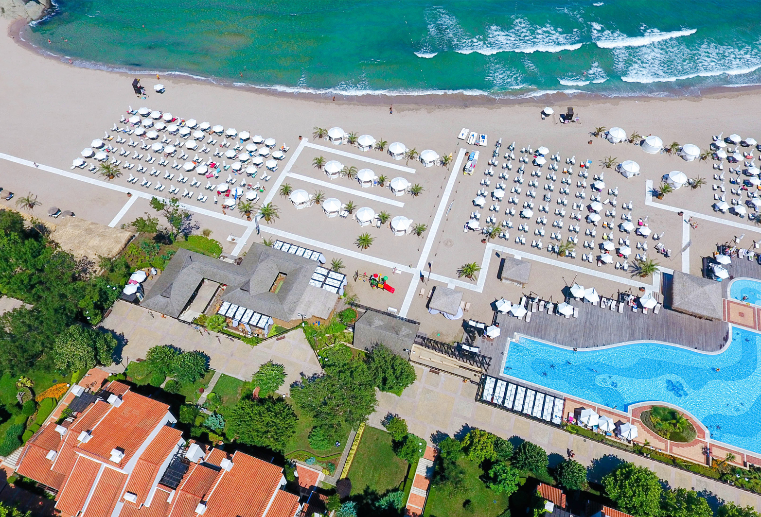 Oasis Premium Apart Hotel-Kompleks bazena.jpg
