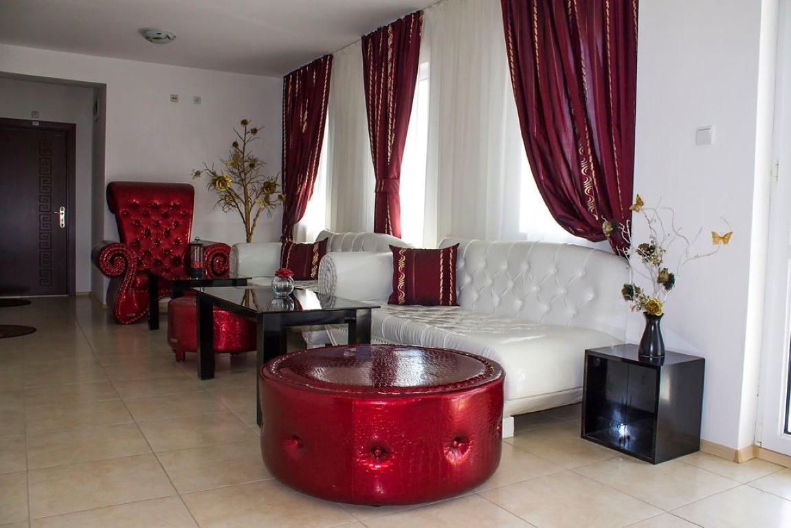 Hotel Korab Renesa lobby.jpg