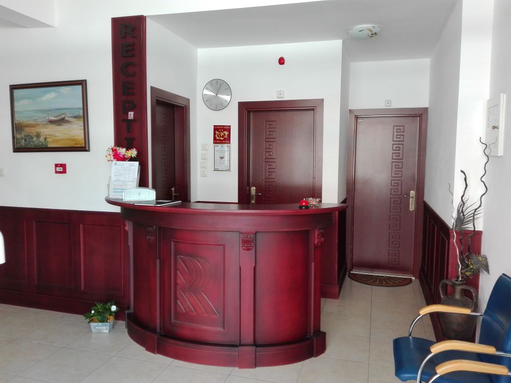 Hotel Korab Renesa recepcija.jpg