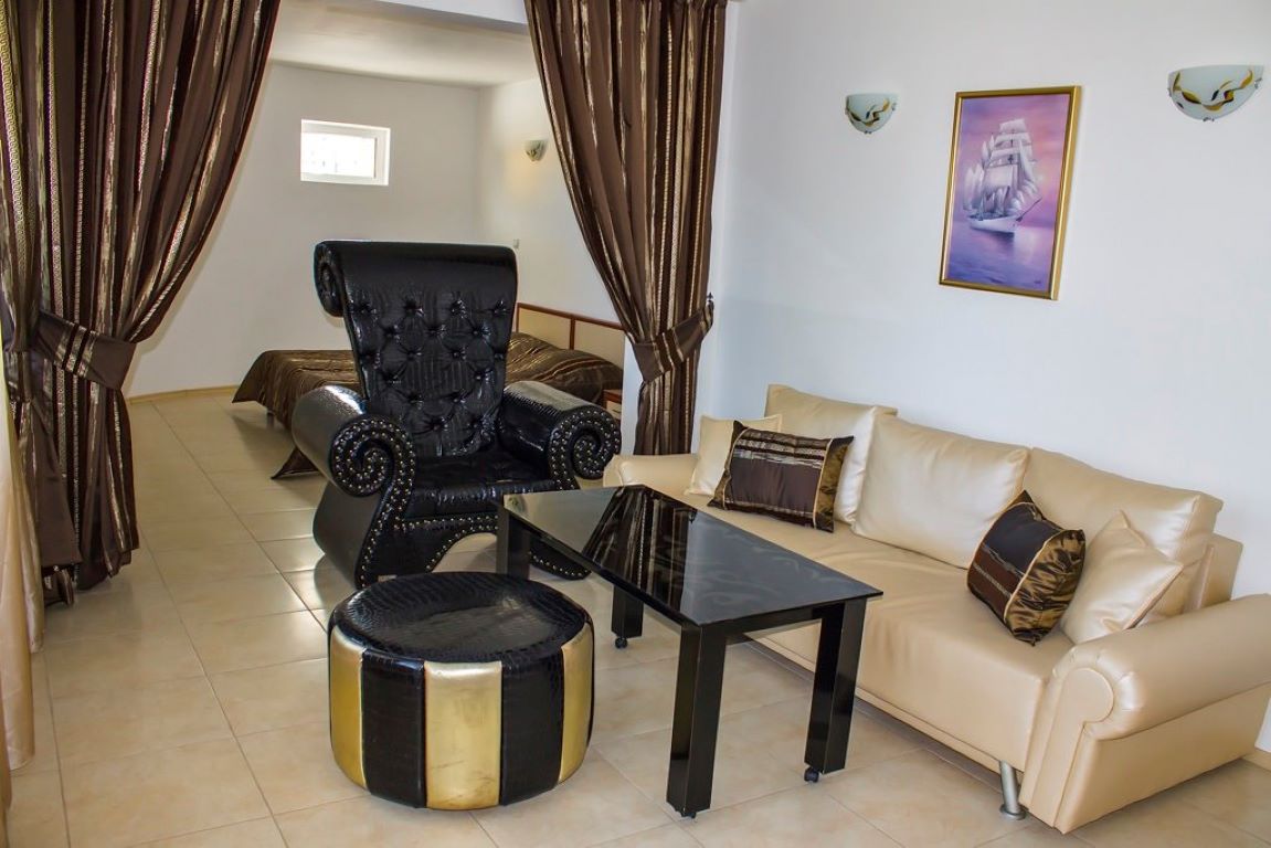 Hotel Korab Renesa room.jpg
