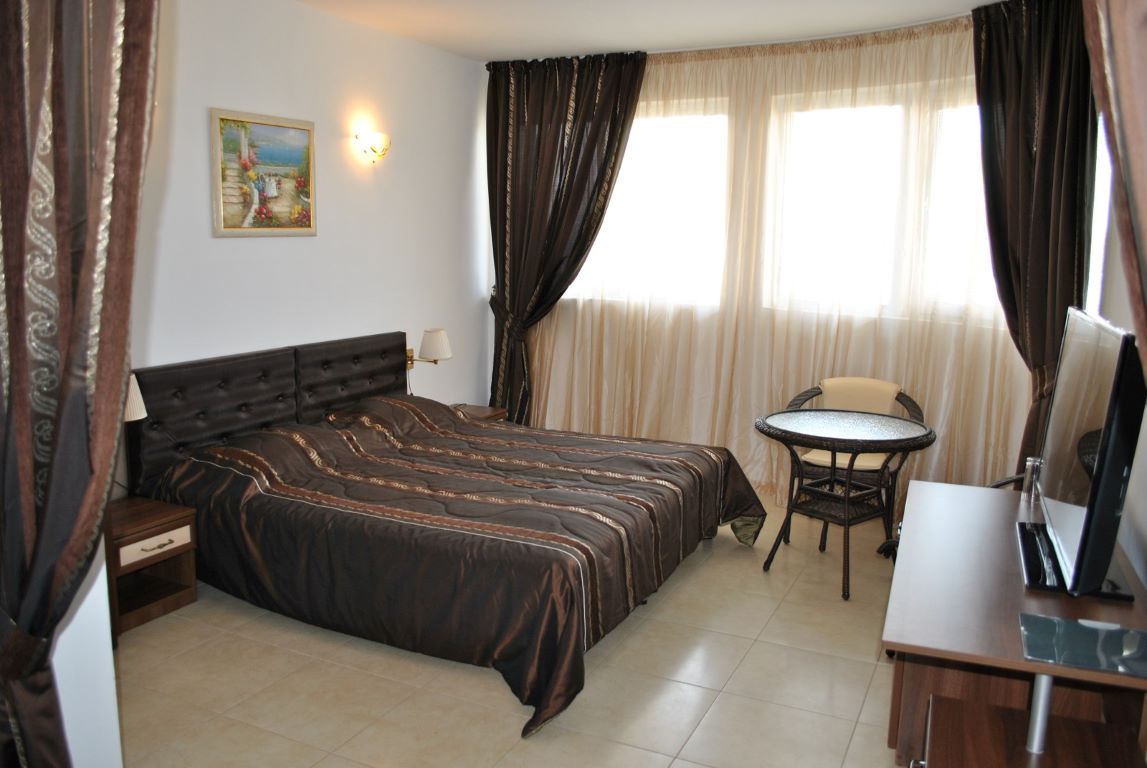 Hotel Korab Renesa studio krevet.JPG