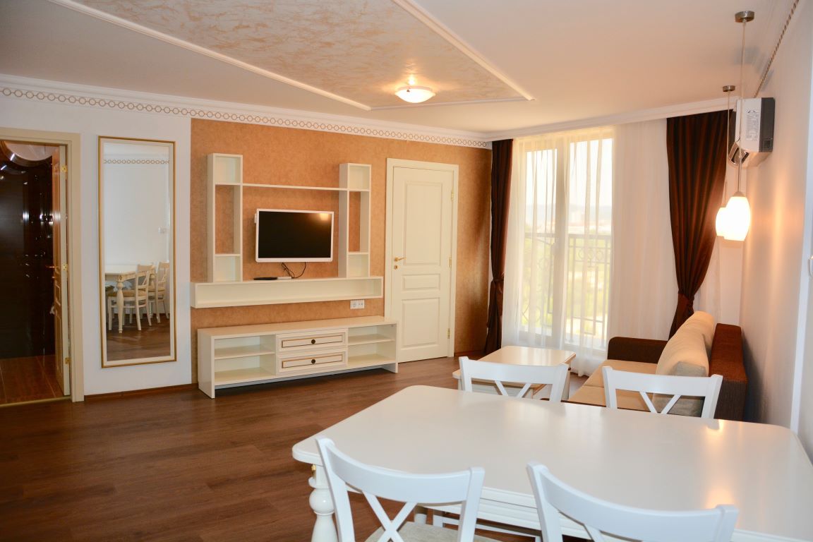 Hotel Golden Rainbow dnevni boravak apartmana.jpg