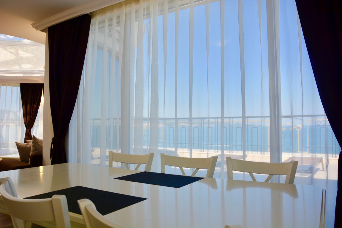 Hotel Golden Rainbow pogled.jpg