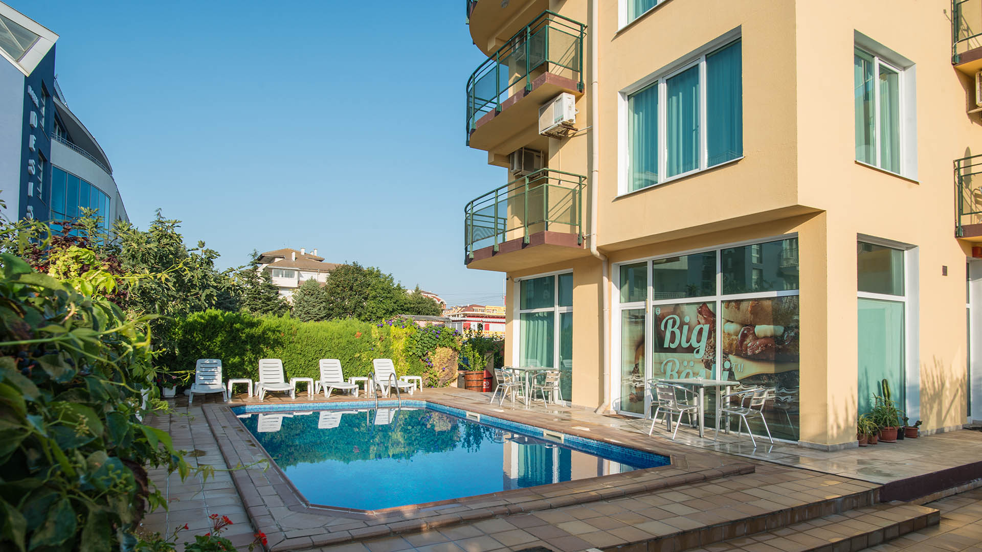 Hotel Riviera Nessebar-Bazen.jpg