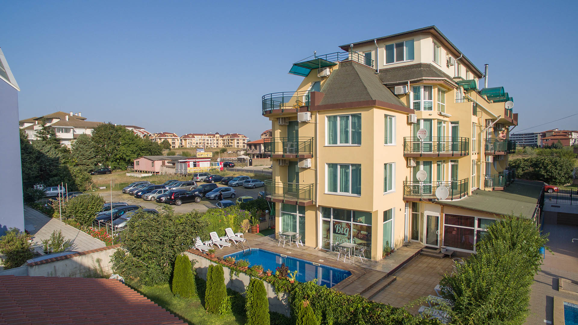 Riviera Nessebar Hotel-Parking.jpg