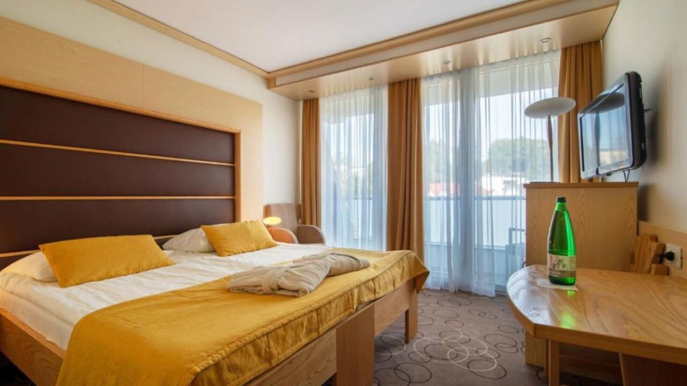 Grand Hotel Donat-Small double room.jpg