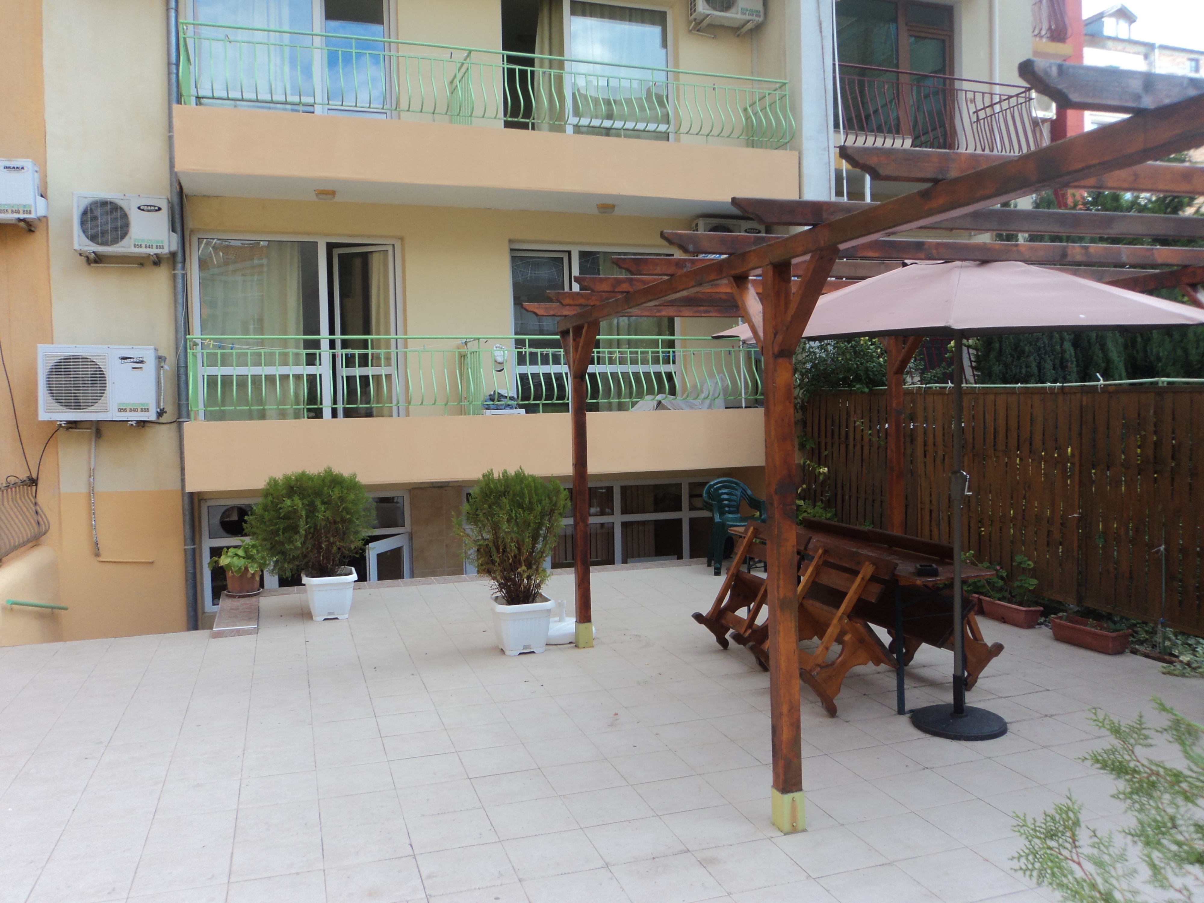 Grand Plaza Family Hotel-Prostor za rostilj.JPG