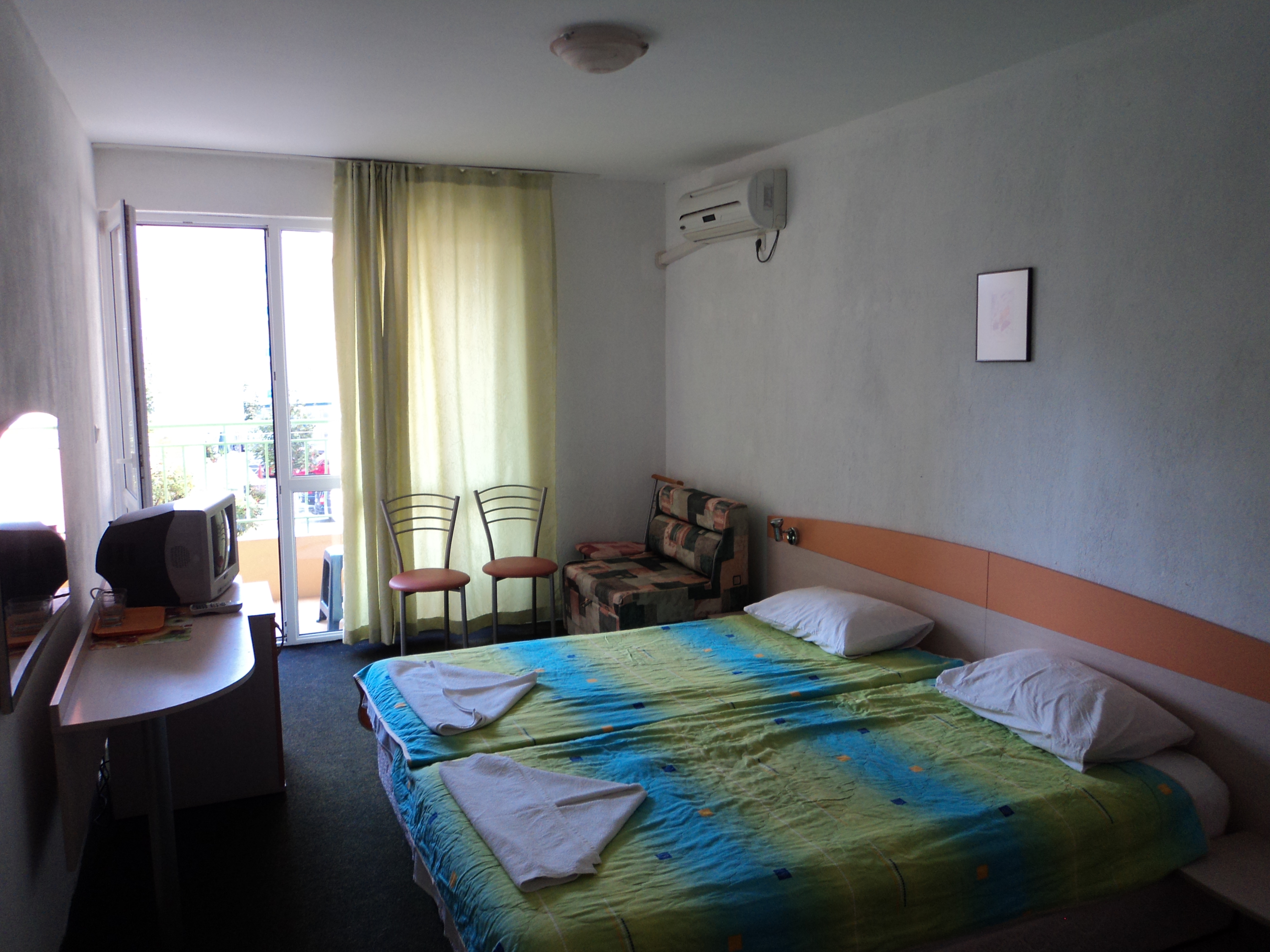 Grand Plaza Family Hotel-Standardna soba.JPG