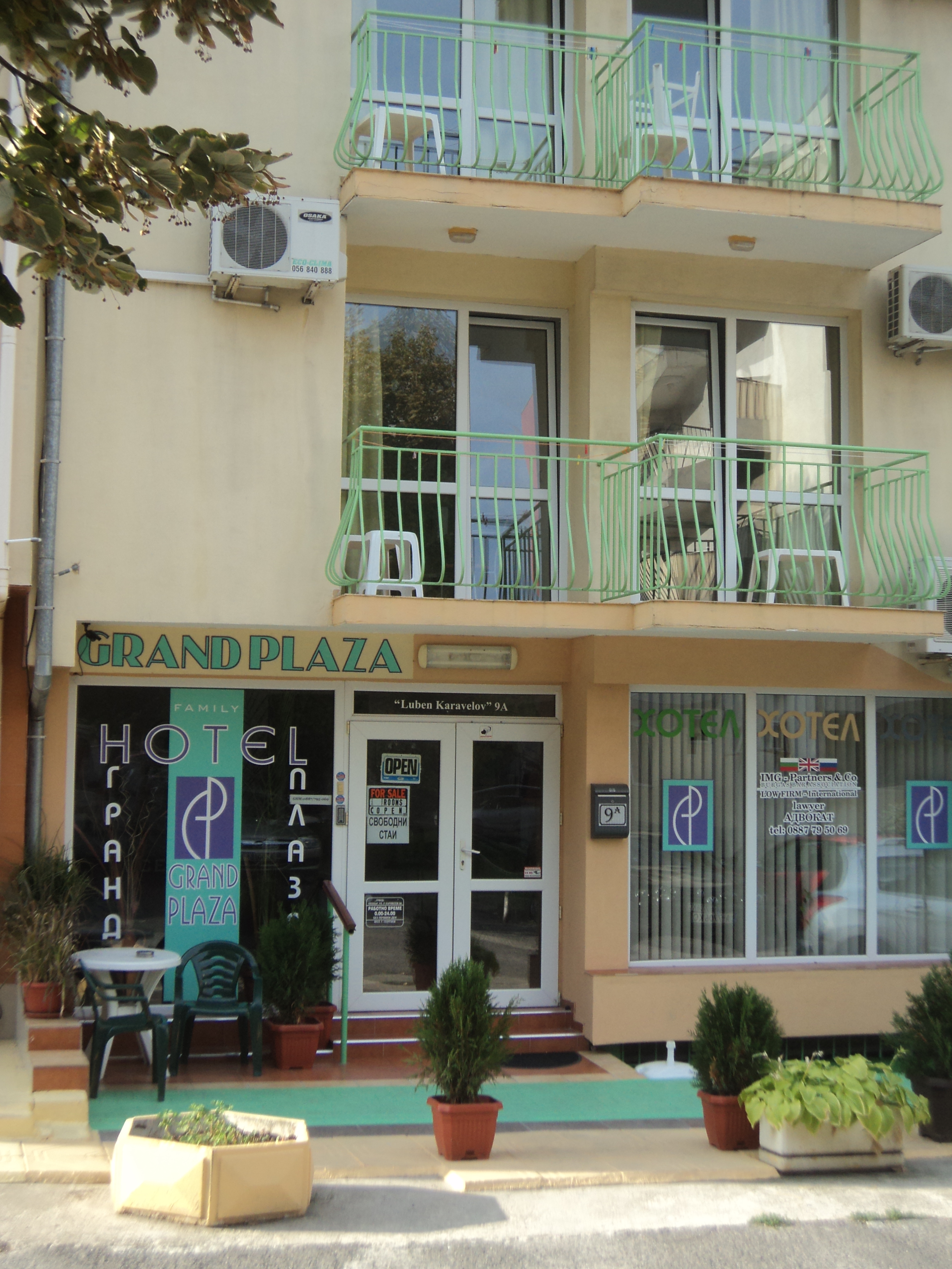 Grand Plaza Family Hotel-Zgrada hotela.JPG