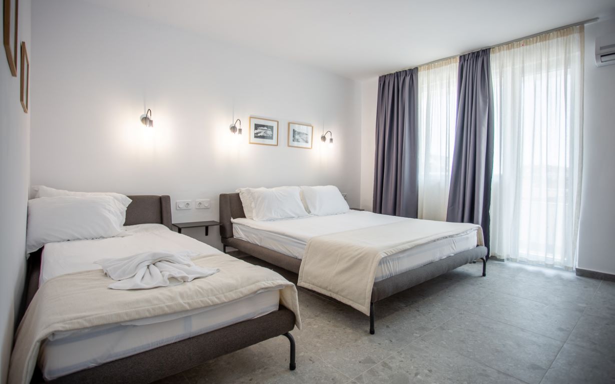 Hotel Mistral Nessebar-Trokrevetna soba.jpg