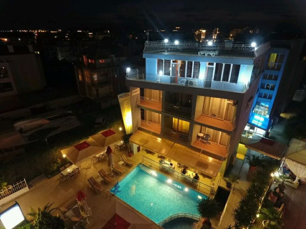Eliri Hotel-Nocni izgled.jpg