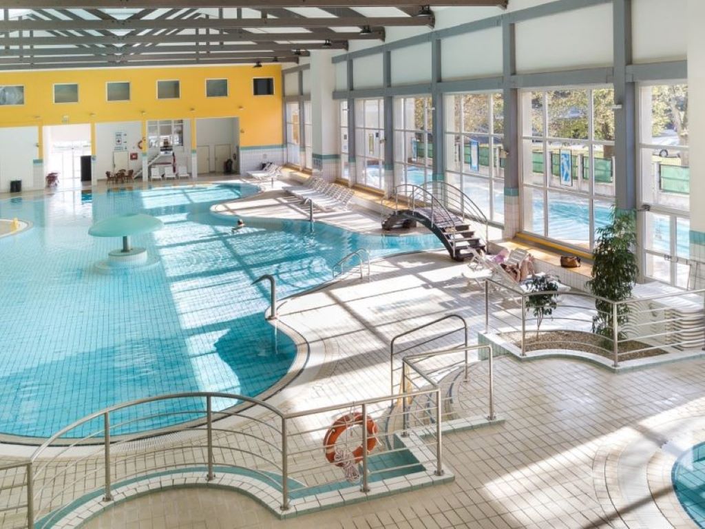 Grand Hotel Rogaska-Kompleks bazena.jpg