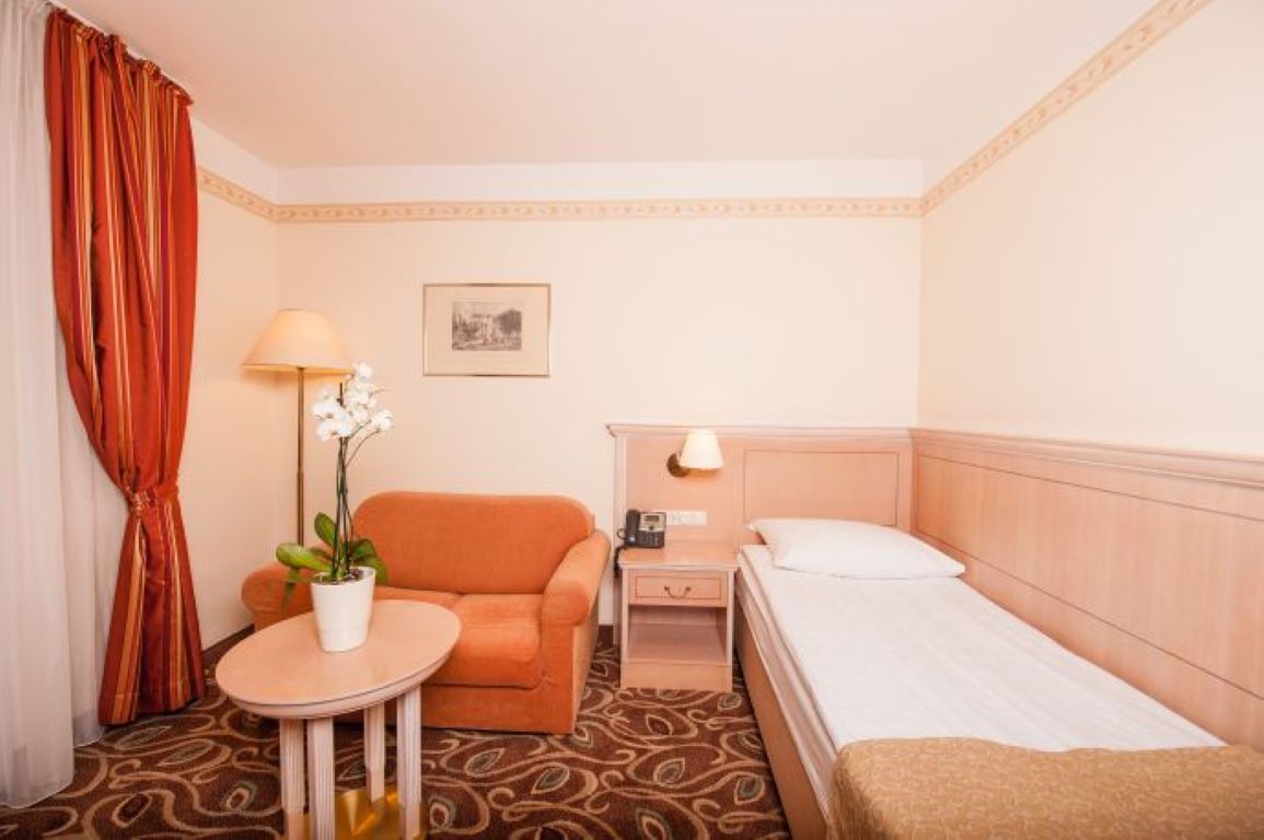Grand Hotel Sava-Jednokrevetna superior soba.jpg