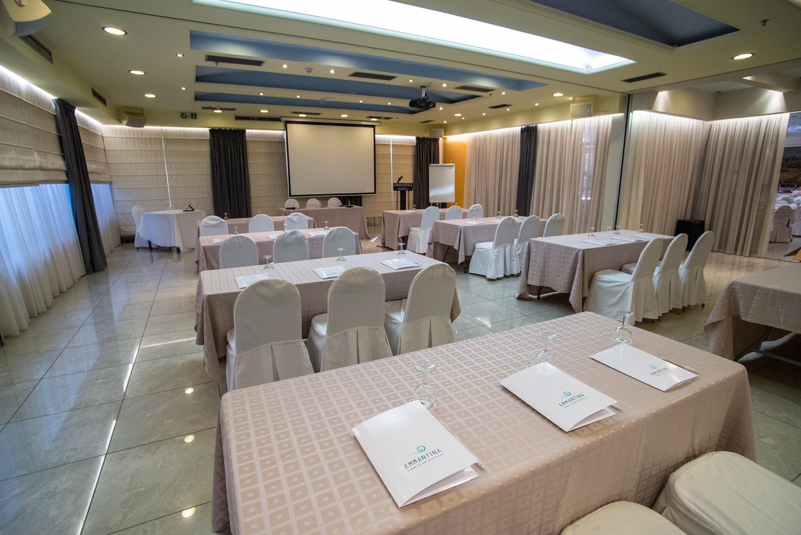Hotel emmantina Emerald room 1.jpg