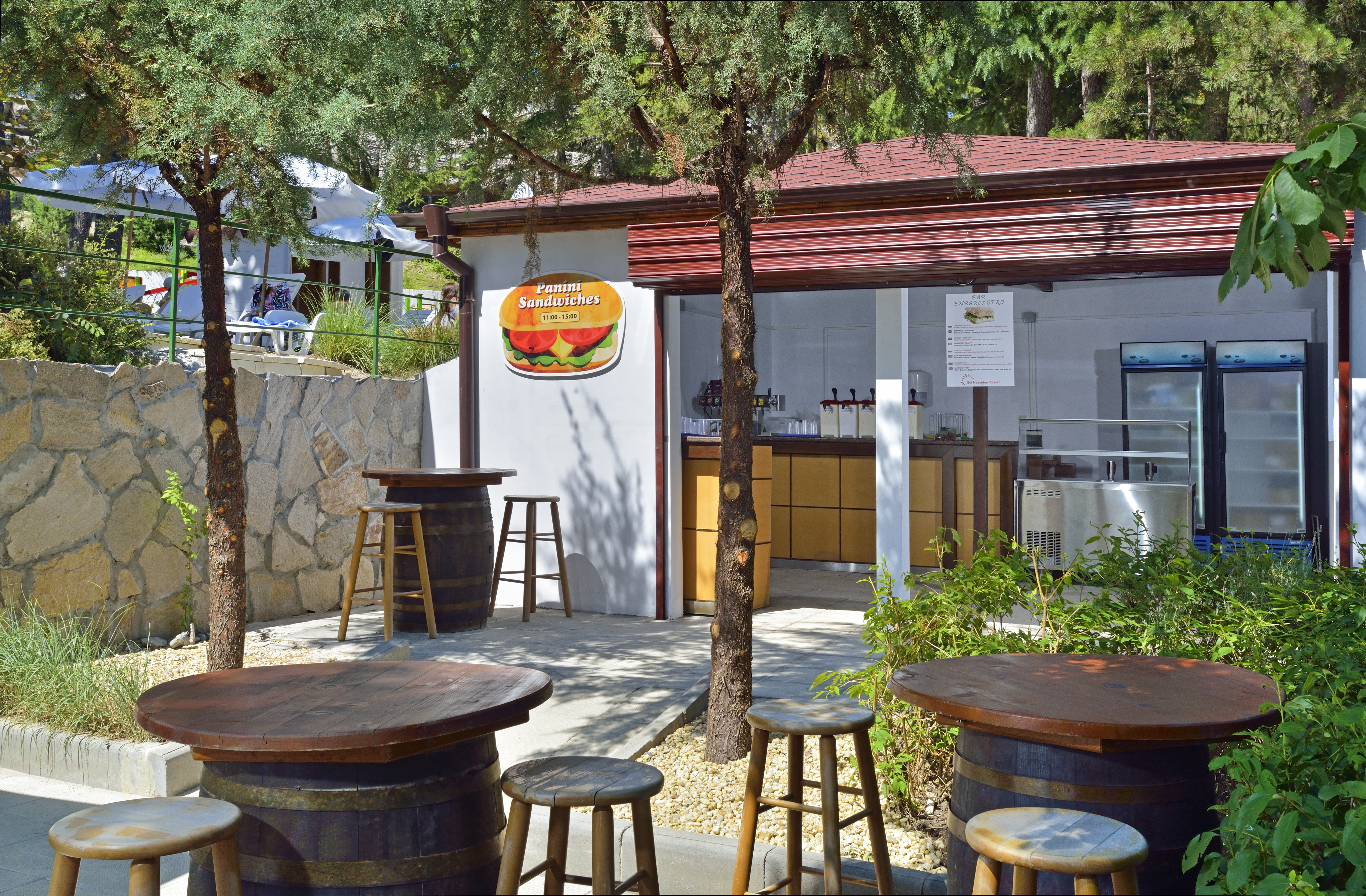 Sol Nessebar Mare Hotel-Bar na plazi.jpg