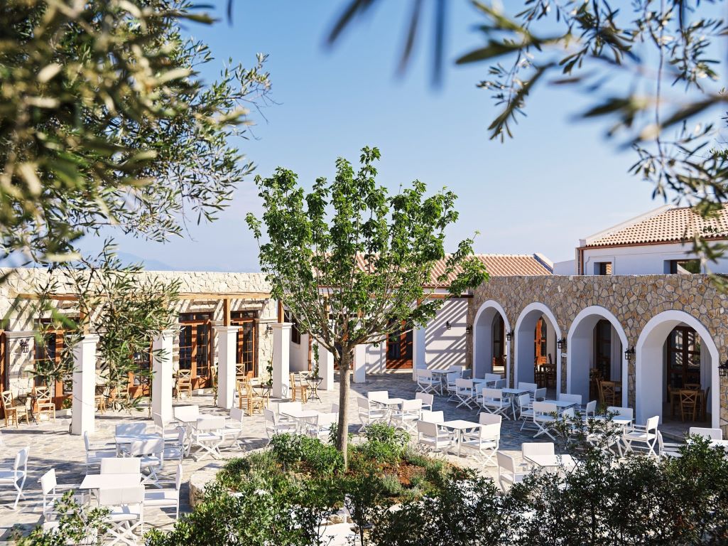 Lesante Cape Resort & Villas bašta restorana.jpg
