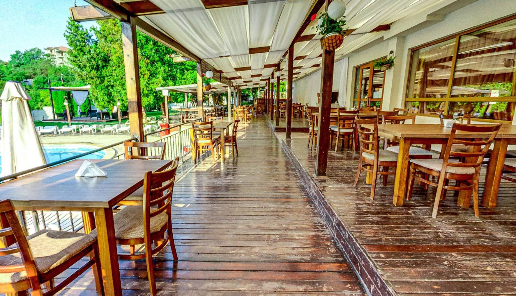 Detelina Hotel-Terasa restorana.JPG