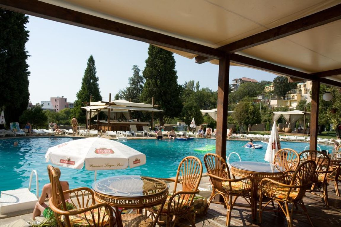 Hotel Detelina-Bar na bazenu.jpg