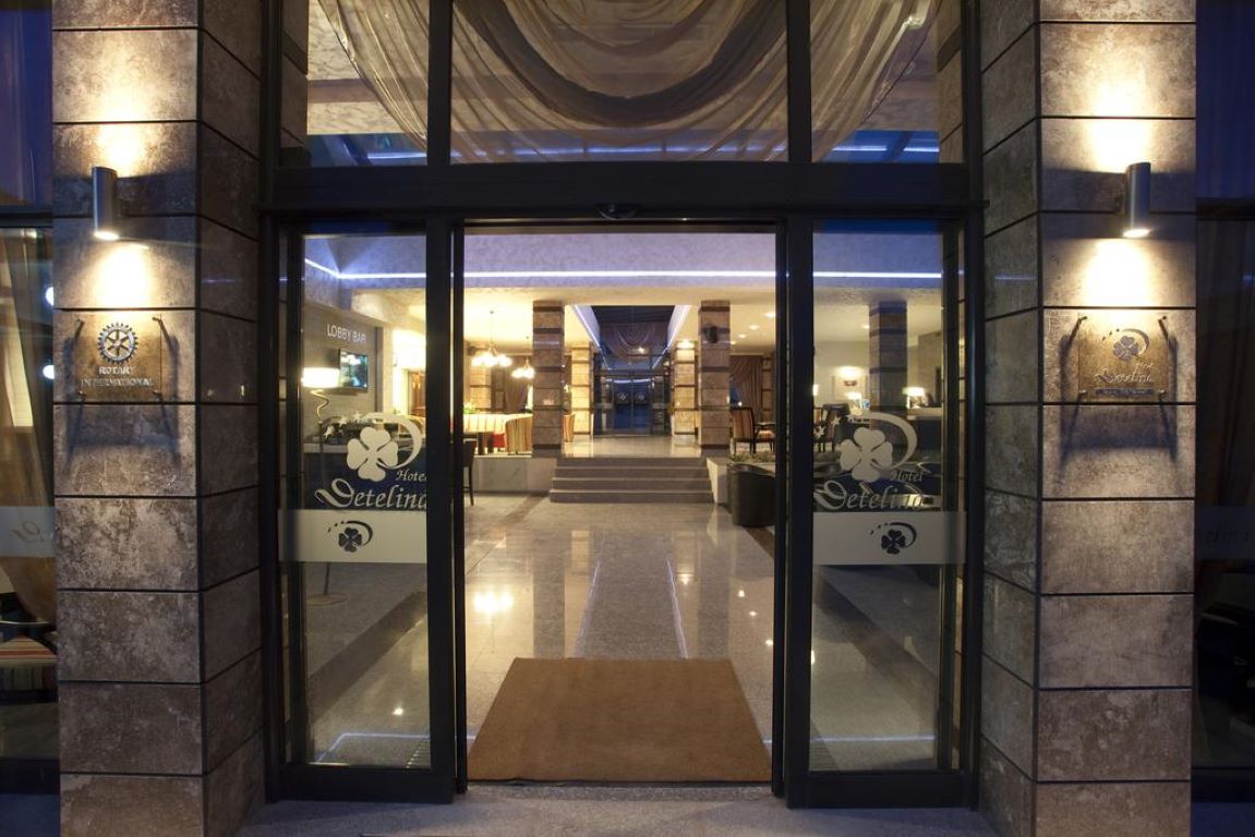 Hotel Detelina-Ulaz u hotel.jpg