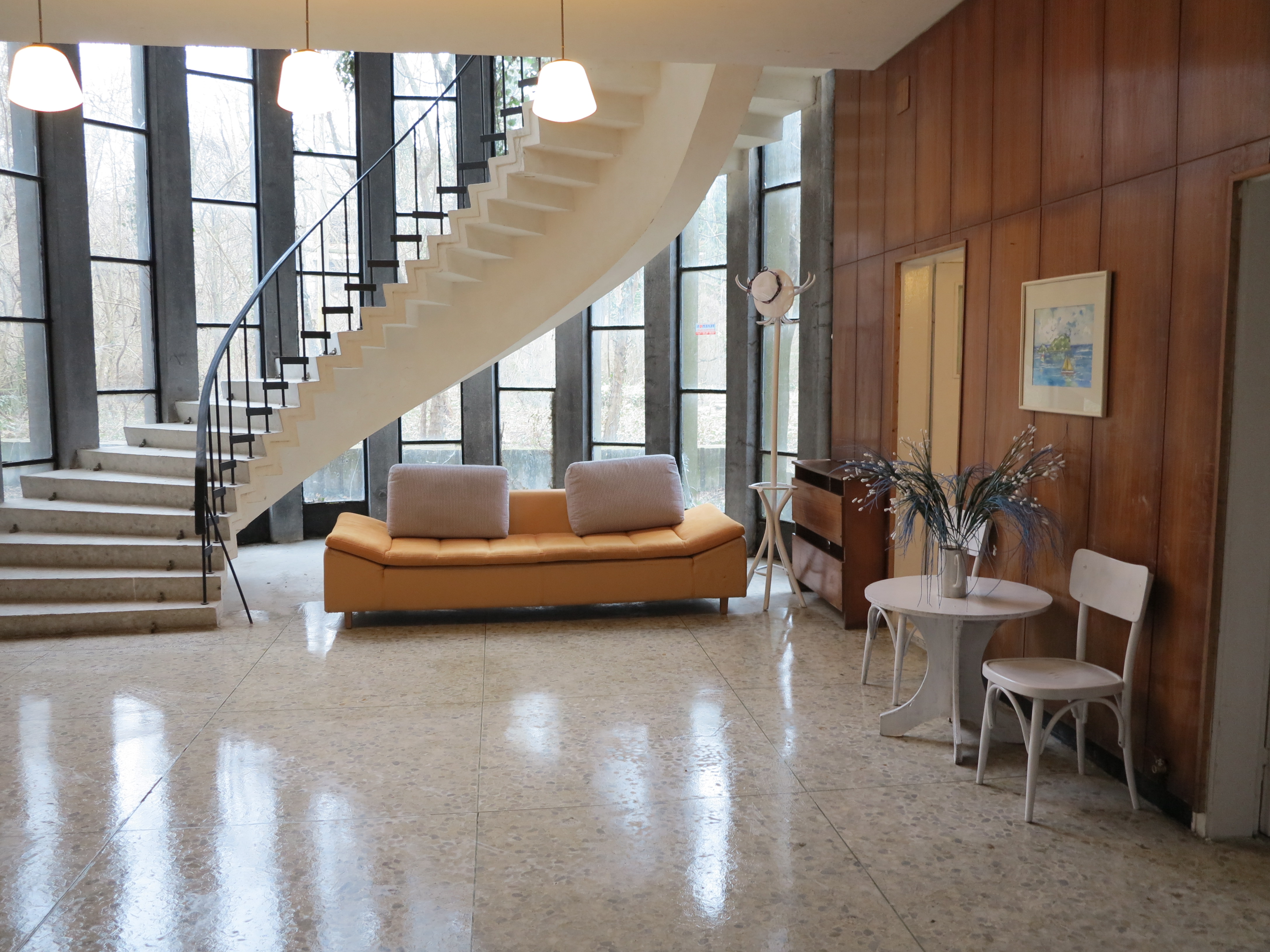Tango Hotel-Lobby.JPG