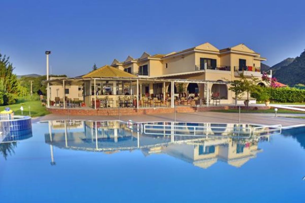 Coralli hotel bazen.jpg
