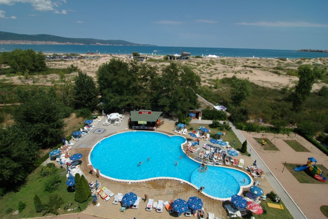 Delfin SB hotel bazen.jpg