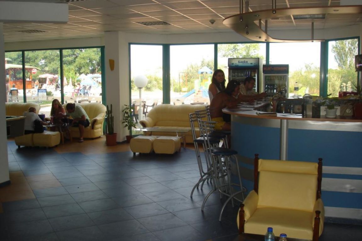 Delfin SB hotel lobby bar.jpg