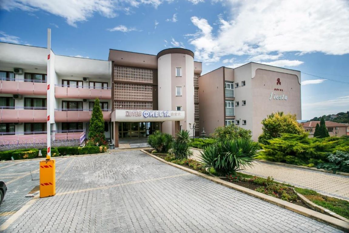 Fiesta Chaika-Hotel spolja.jpg