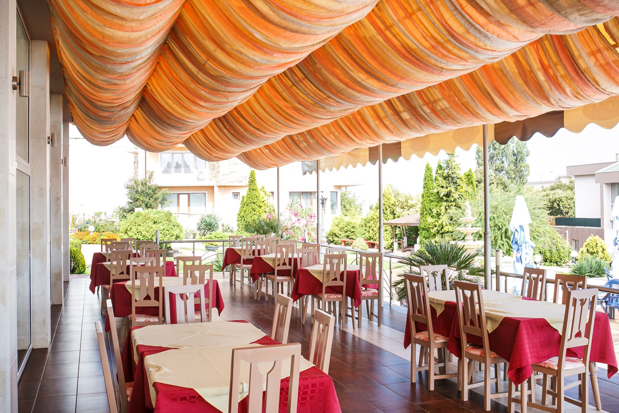 Hotel Fiesta Chaika-Restoran.jpg